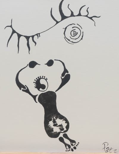 Composition à l'encre de Chine noire sur fond de toile crue : une figure ramassée, bras levés et ventre marqué d'une spirale, surmontée d'un large arc hérissé de pointes et d'une spirale isolée. Aucune autre couleur que le noir.